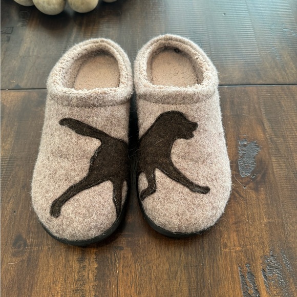 NWOB LLBean Women’s Daybreak Scuffs with dog felt design size 7 - Picture 9 of 9